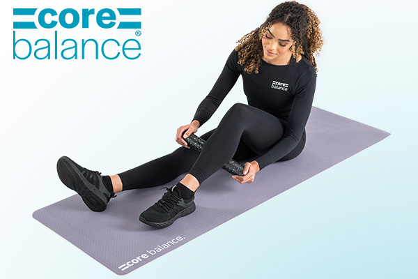 Core Balance
Woman using 2-in1 roller on calf muscle